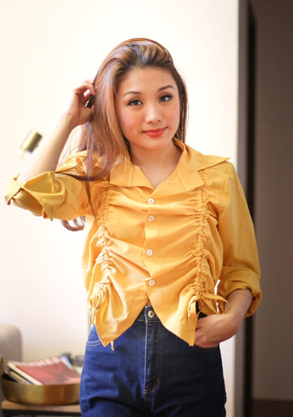 Yellow collar longsleeve with white button