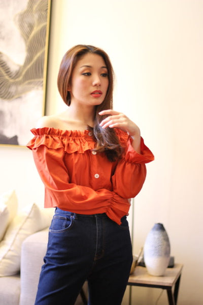 Coral offshoulder longsleeves with white button